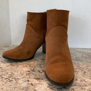 Brash Stacked Heal Suede Ankle Boots Zips in back 7.5